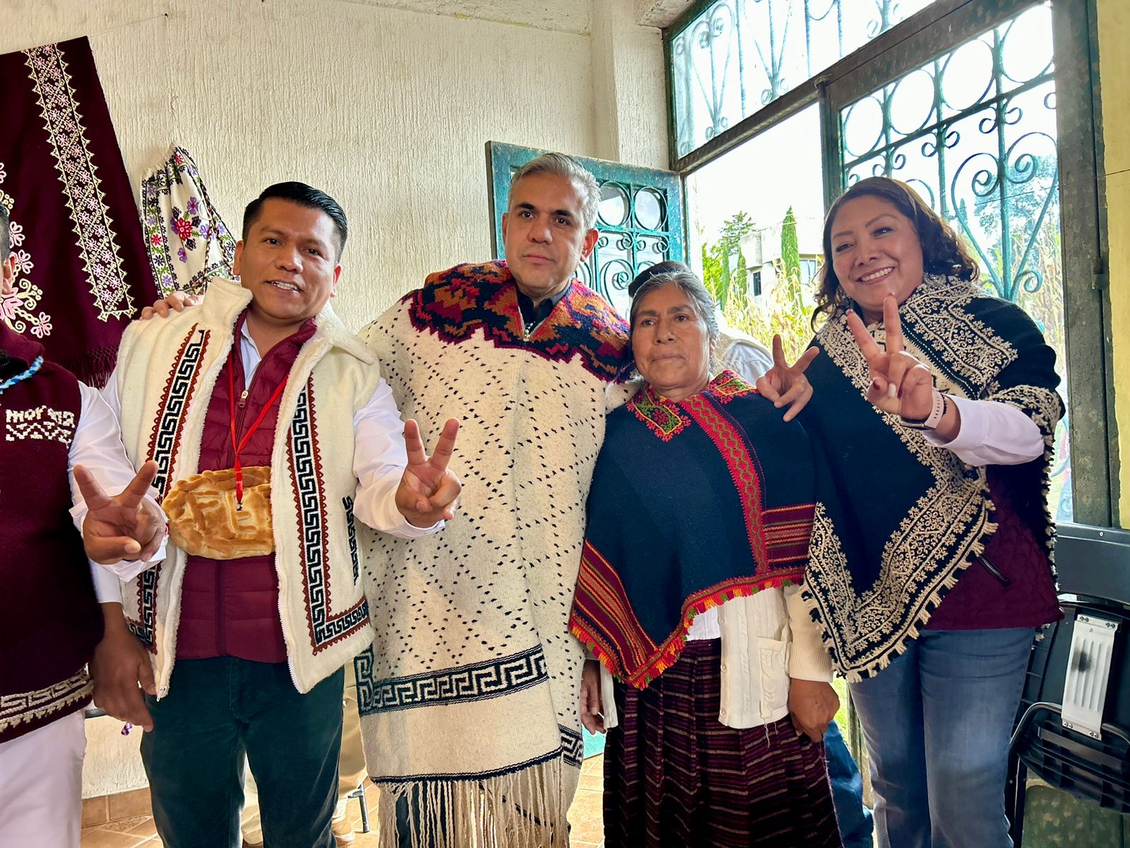 Fernando Vilchis Brindar Apoyo A Artesanos Ind Genas Del Edomex Para